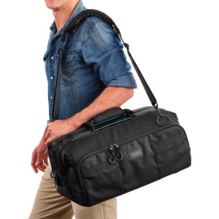 Tenba Cineluxe v2 Shoulder Bag 21 - torba fotograficzna (na ramię/naramienna), 32L - przykład użycia